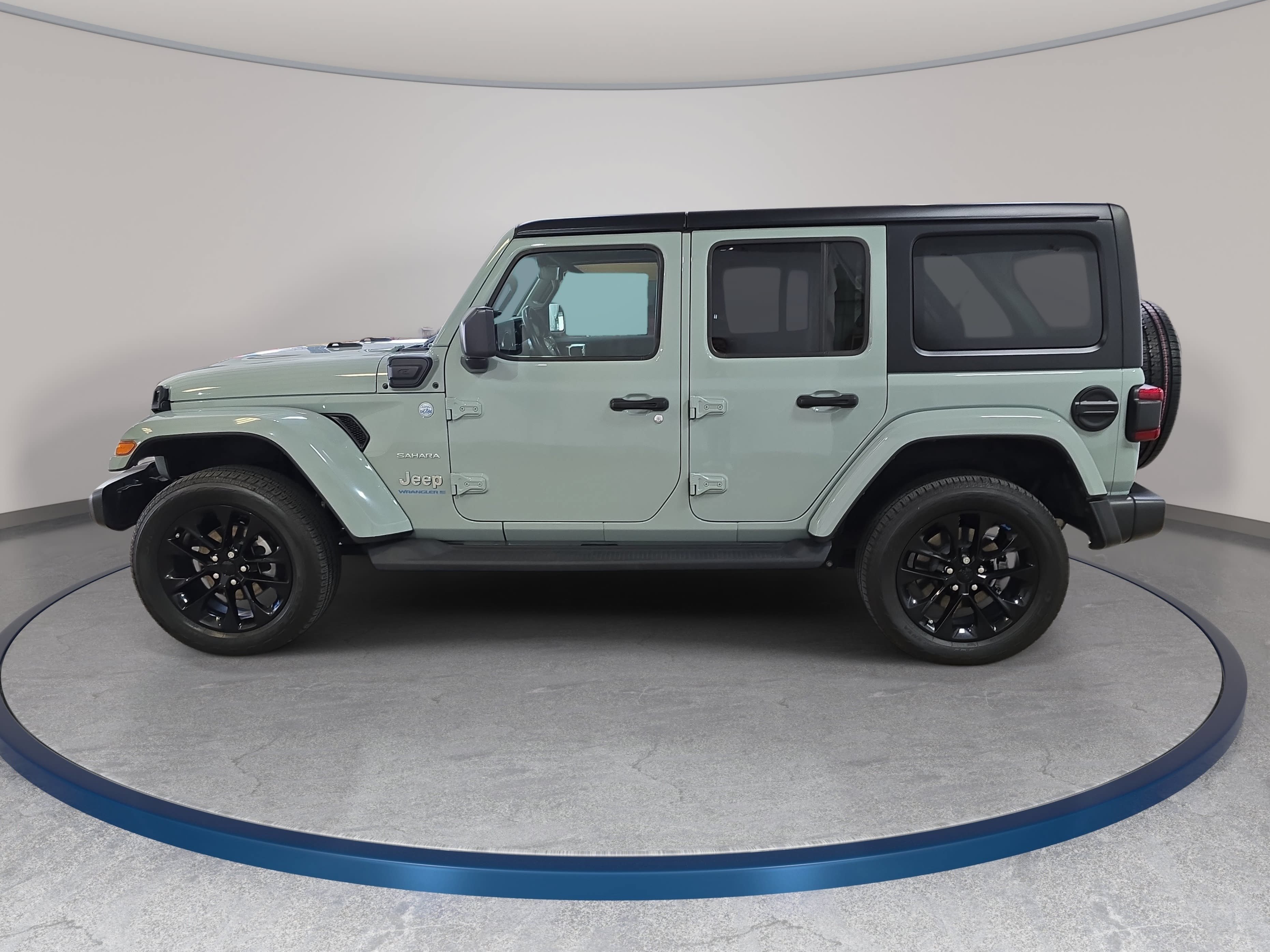 Used 2023 Jeep Wrangler Unlimited Sahara w/ Cold Weather Group AWD/4WD image 9