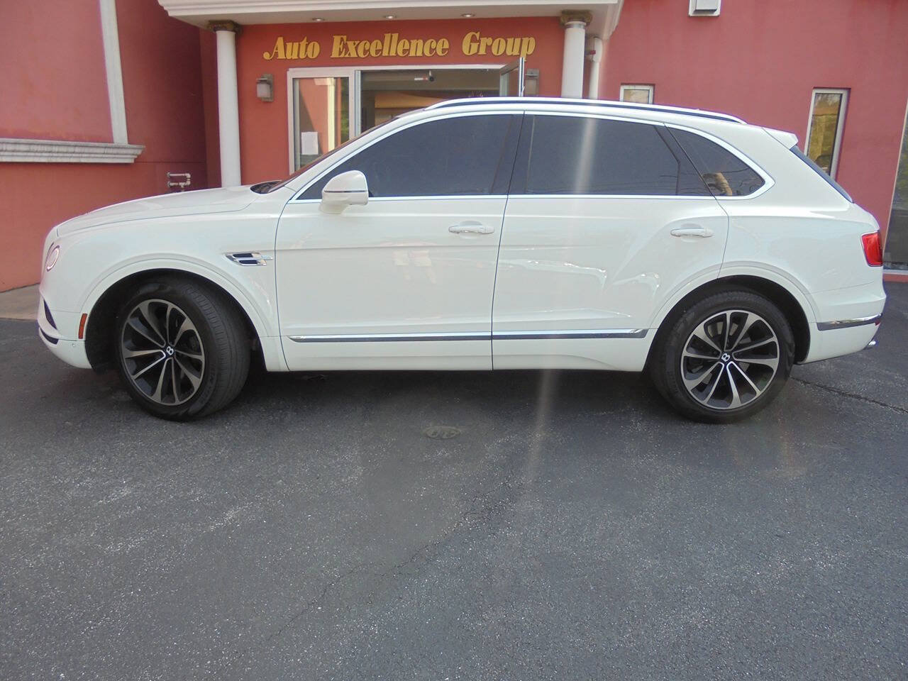 Used 2019 Bentley Bentayga AWD/4WD image 3