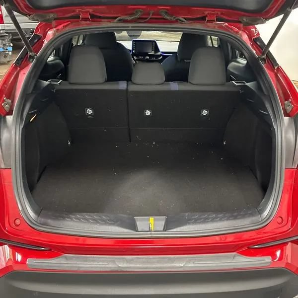 Used 2021 Toyota C-HR XLE FWD image 17