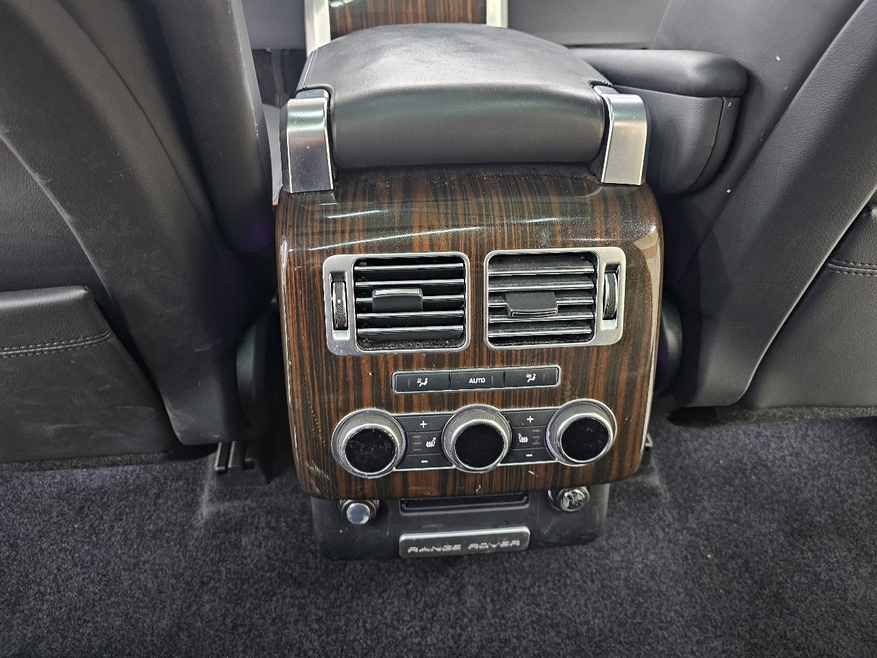 Used 2016 Land Rover Range Rover HSE image 28