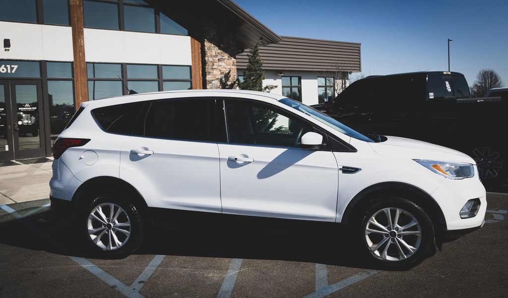Used 2019 Ford Escape SE image 23