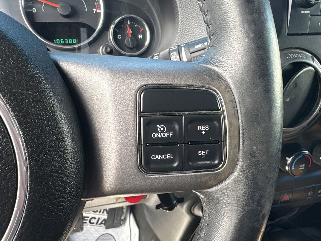 Used 2013 Jeep Wrangler Unlimited Sahara image 21