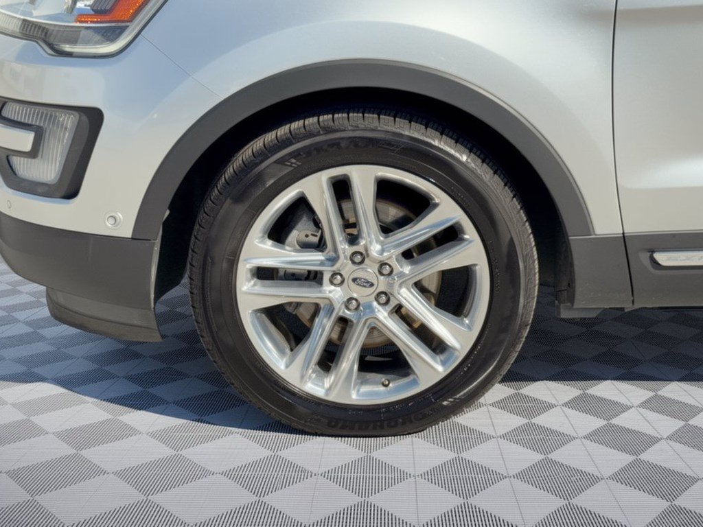 Used 2016 Ford Explorer Limited w/ Equipment Group 301A FWD image 13