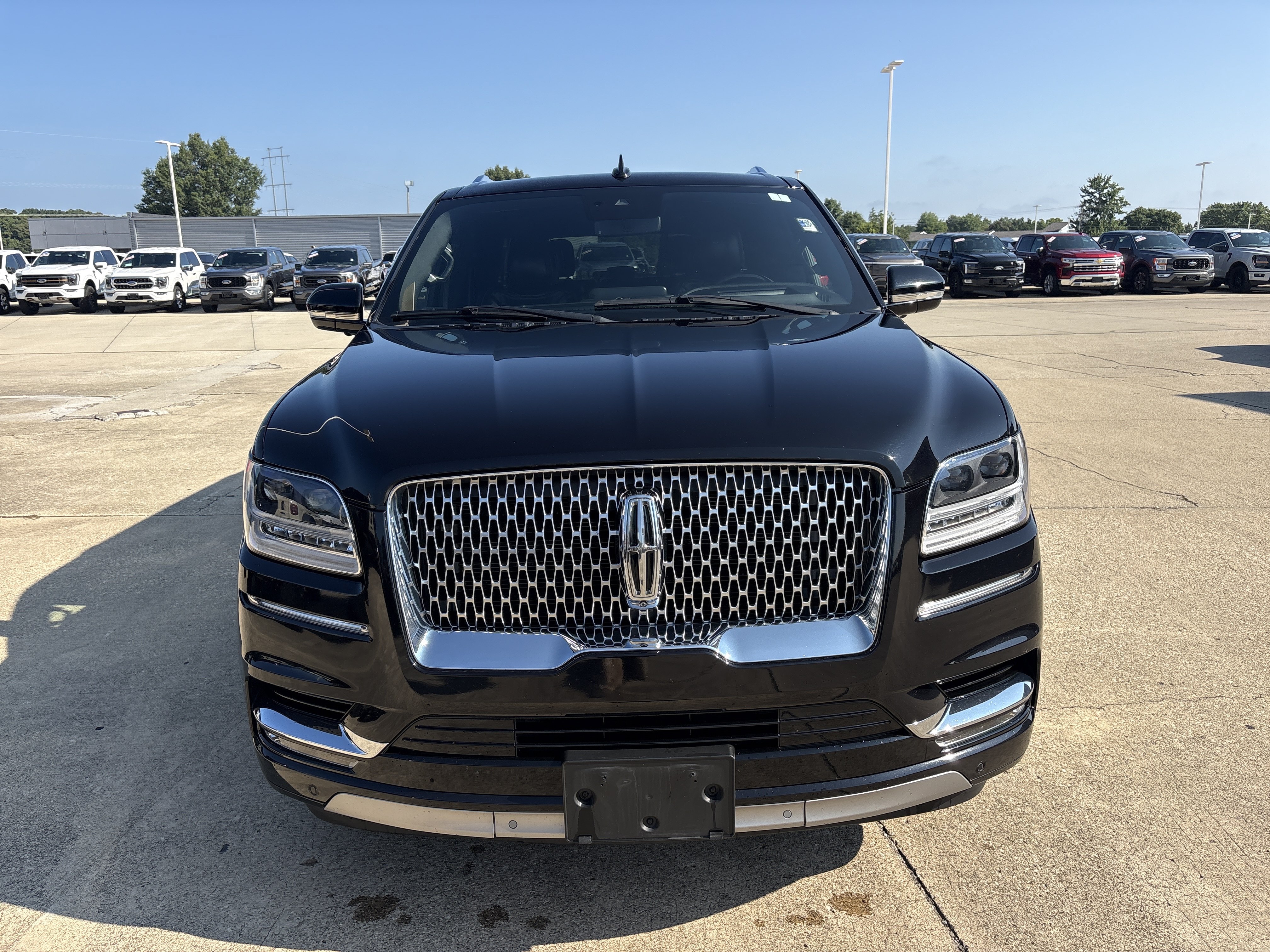 Used 2021 Lincoln Navigator L Reserve w/ Luxury Package AWD/4WD image 3