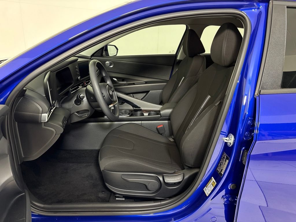 New 2025 Hyundai Elantra Hybrid FWD image 14