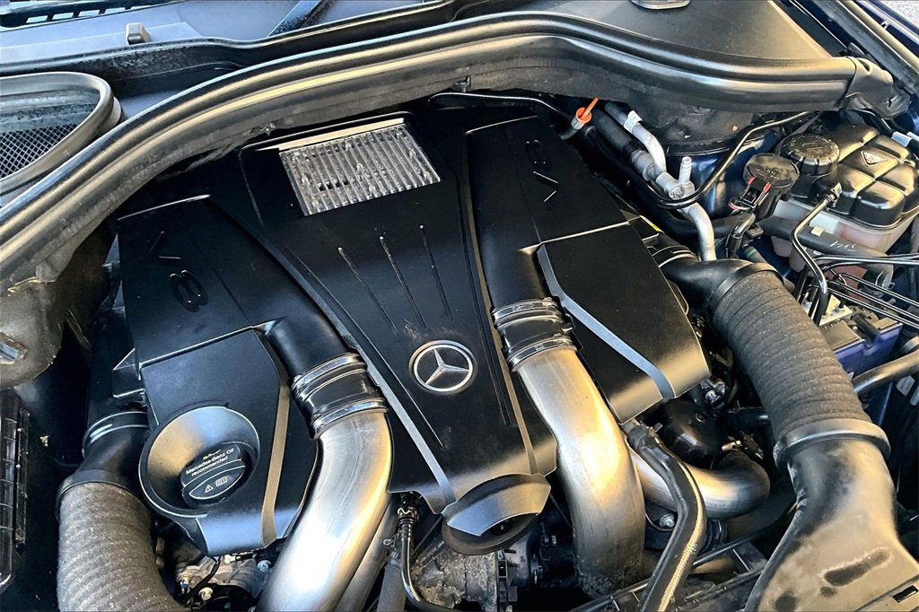 Used 2016 Mercedes-Benz GL 550 4MATIC image 32