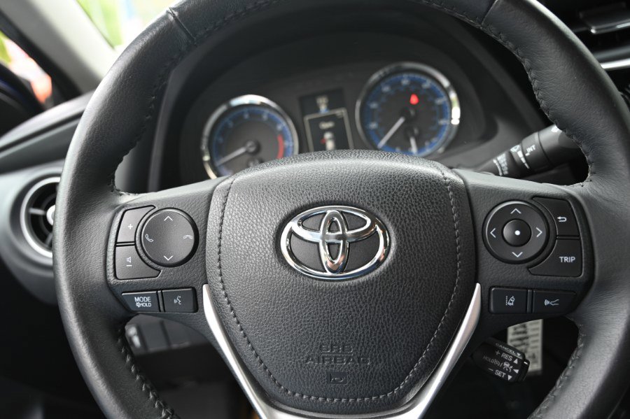 Used 2017 Toyota Corolla SE w/ Carpet Mat Package (TMS) FWD image 16