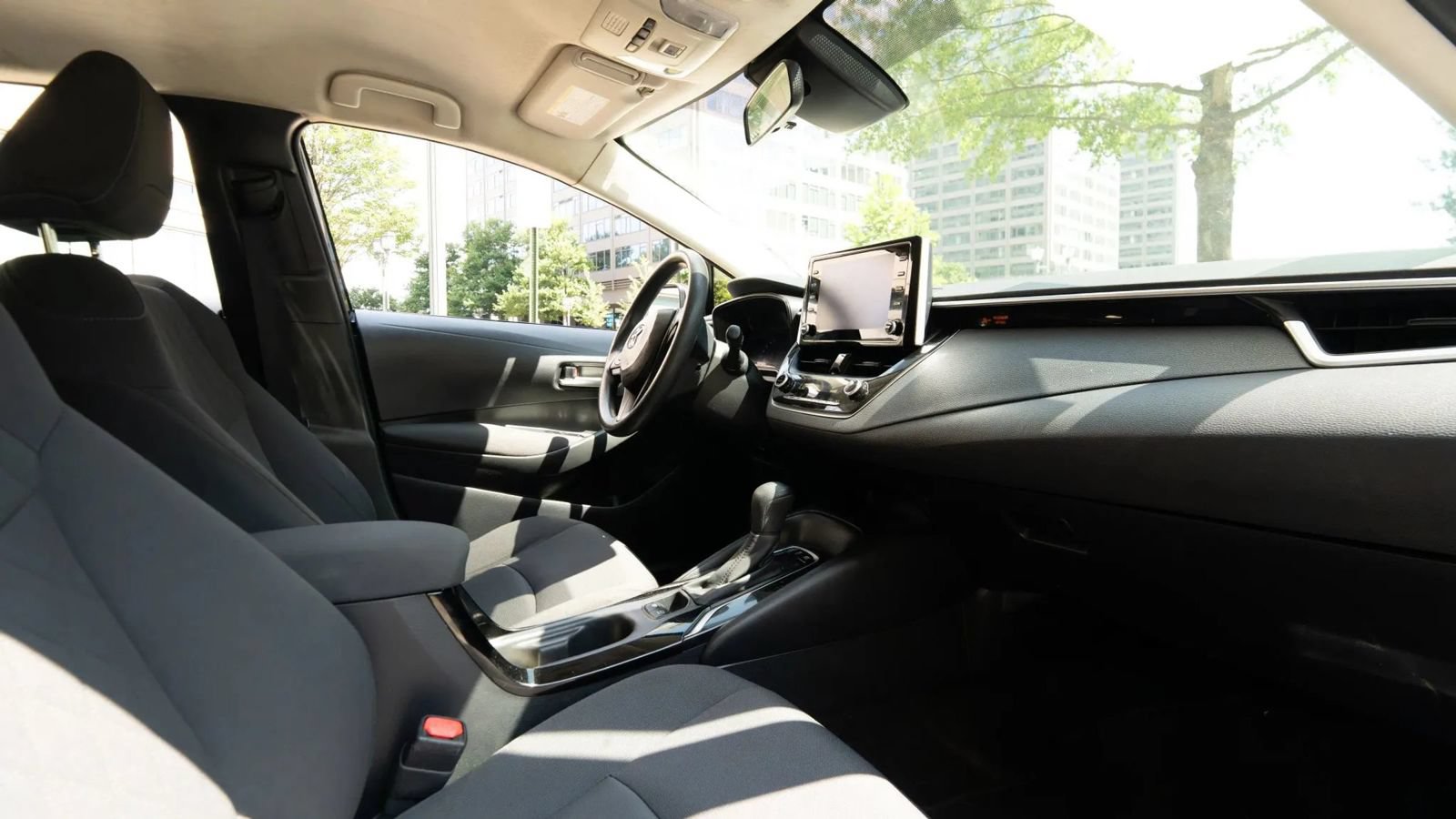 Used 2021 Toyota Corolla LE FWD image 12