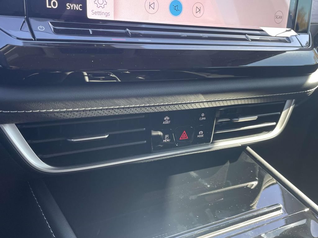 New 2026 Volkswagen Atlas SE FWD image 27