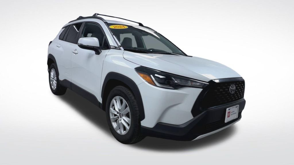 Certified 2024 Toyota Corolla Cross LE image 2