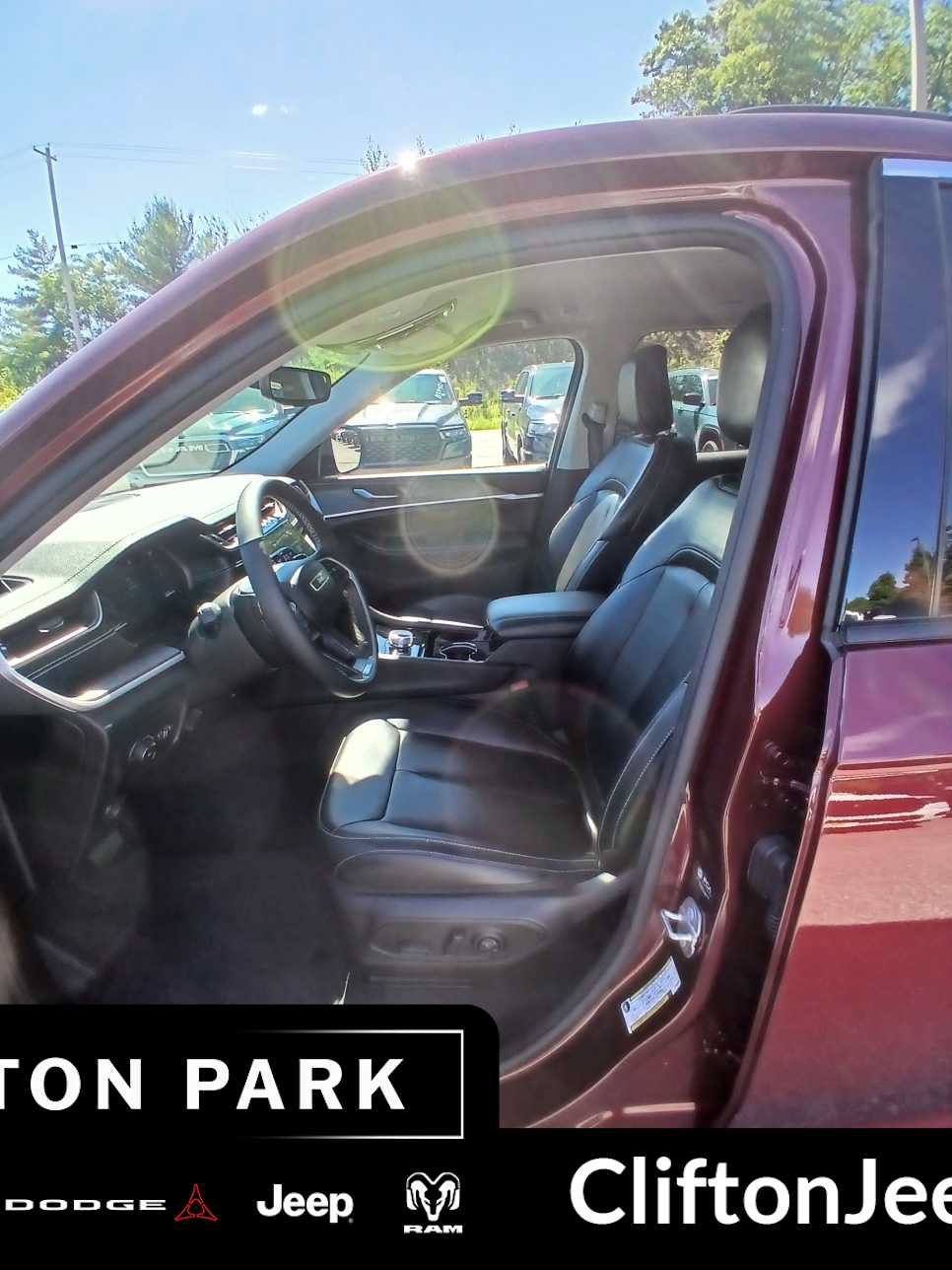 Certified 2023 Jeep Grand Cherokee Limited AWD/4WD image 10