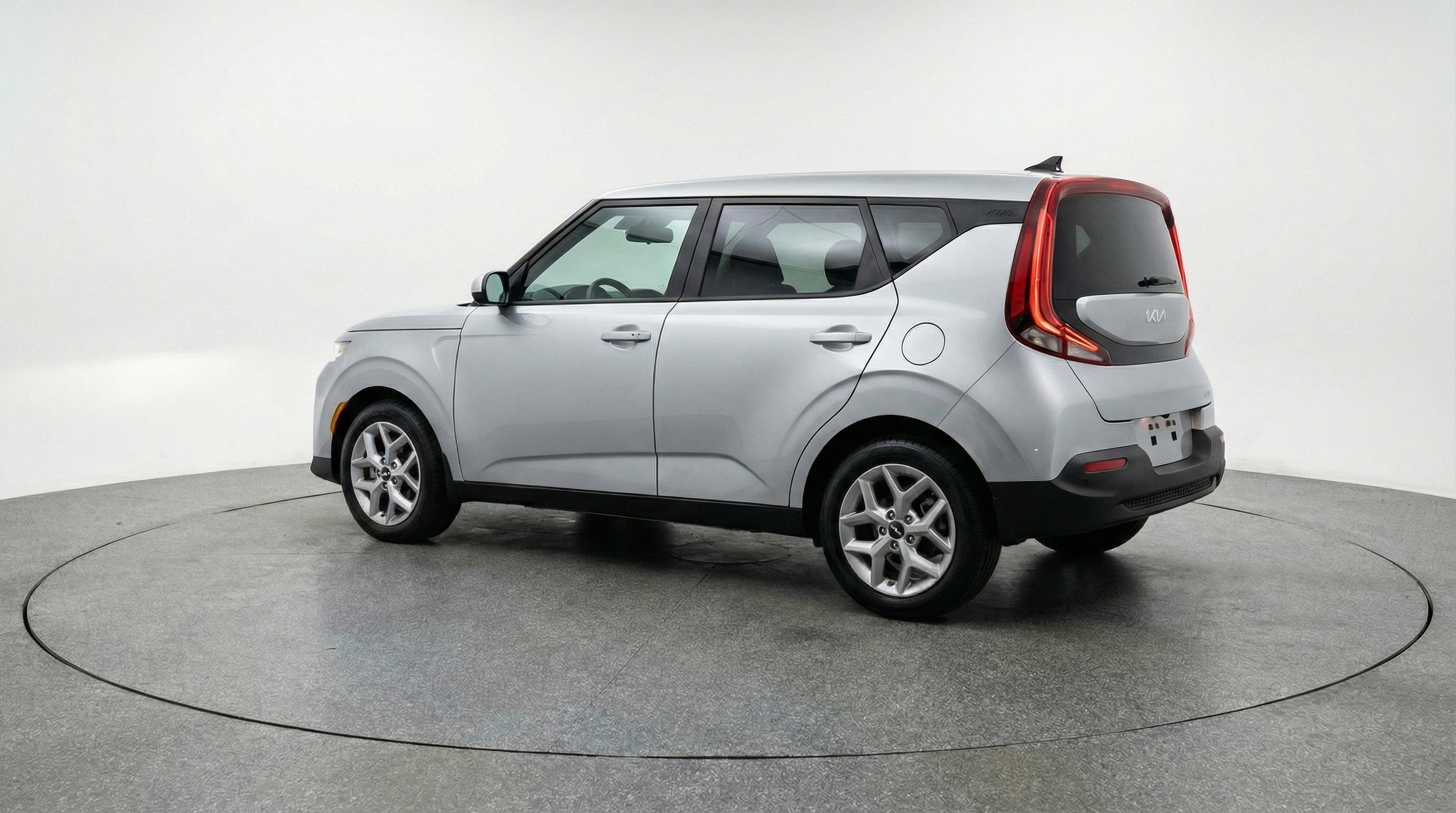 Used 2025 Kia Soul LX w/ LX Technology Package FWD image 6