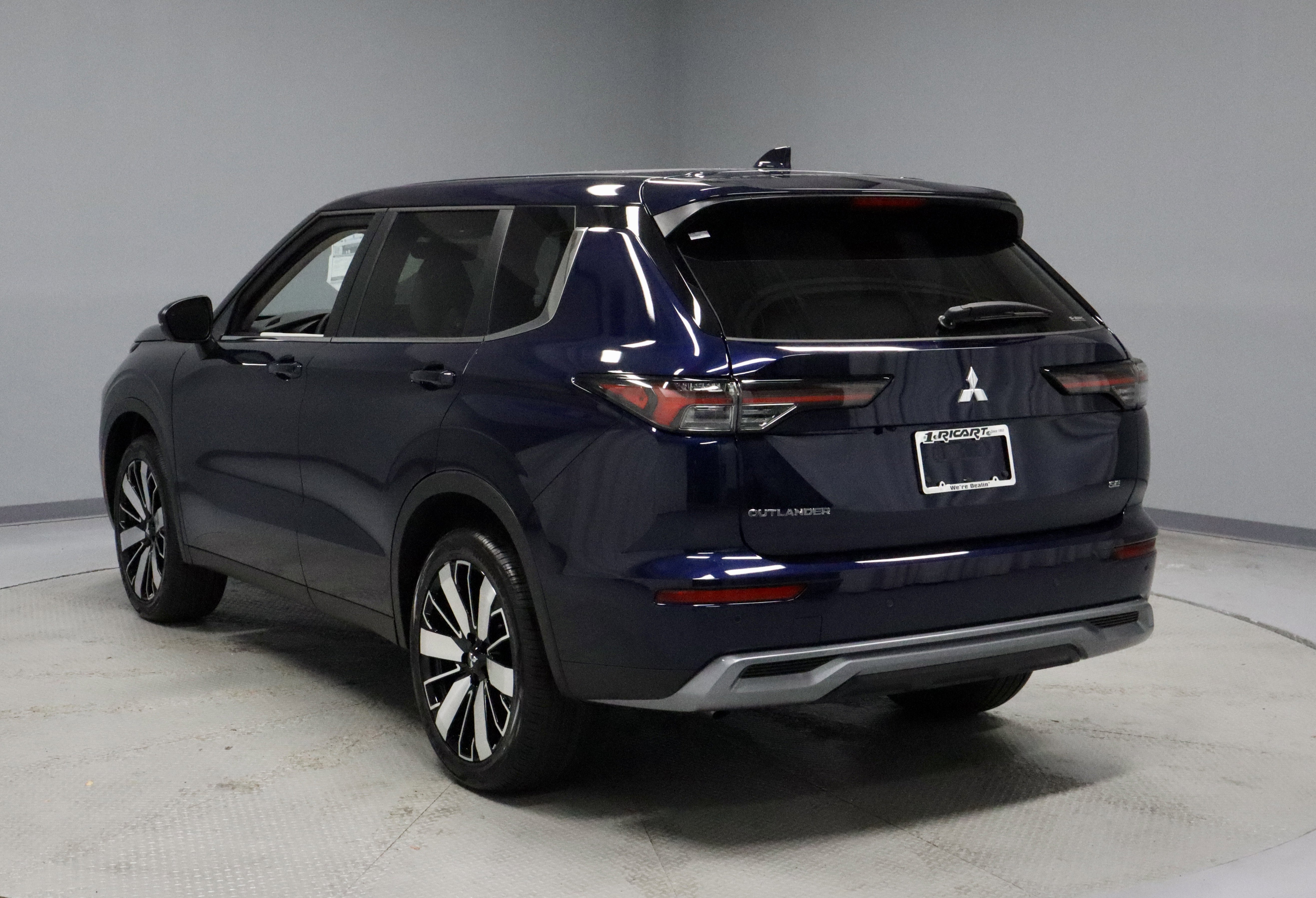 New 2025 Mitsubishi Outlander SE image 6