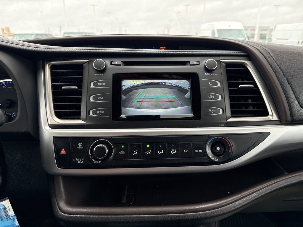 Used 2018 Toyota Highlander LE image 14