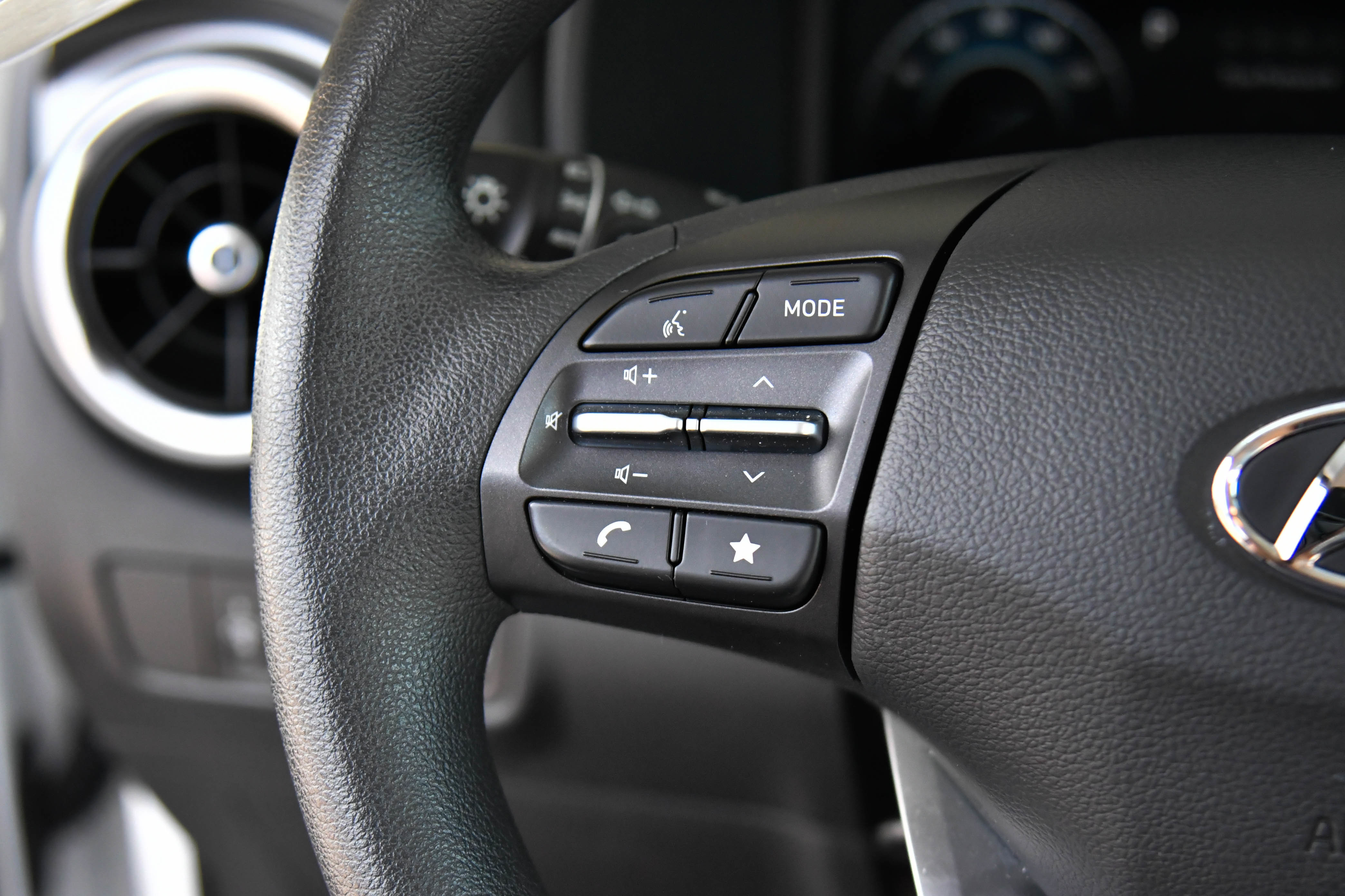 Used 2023 Hyundai Kona SE image 29