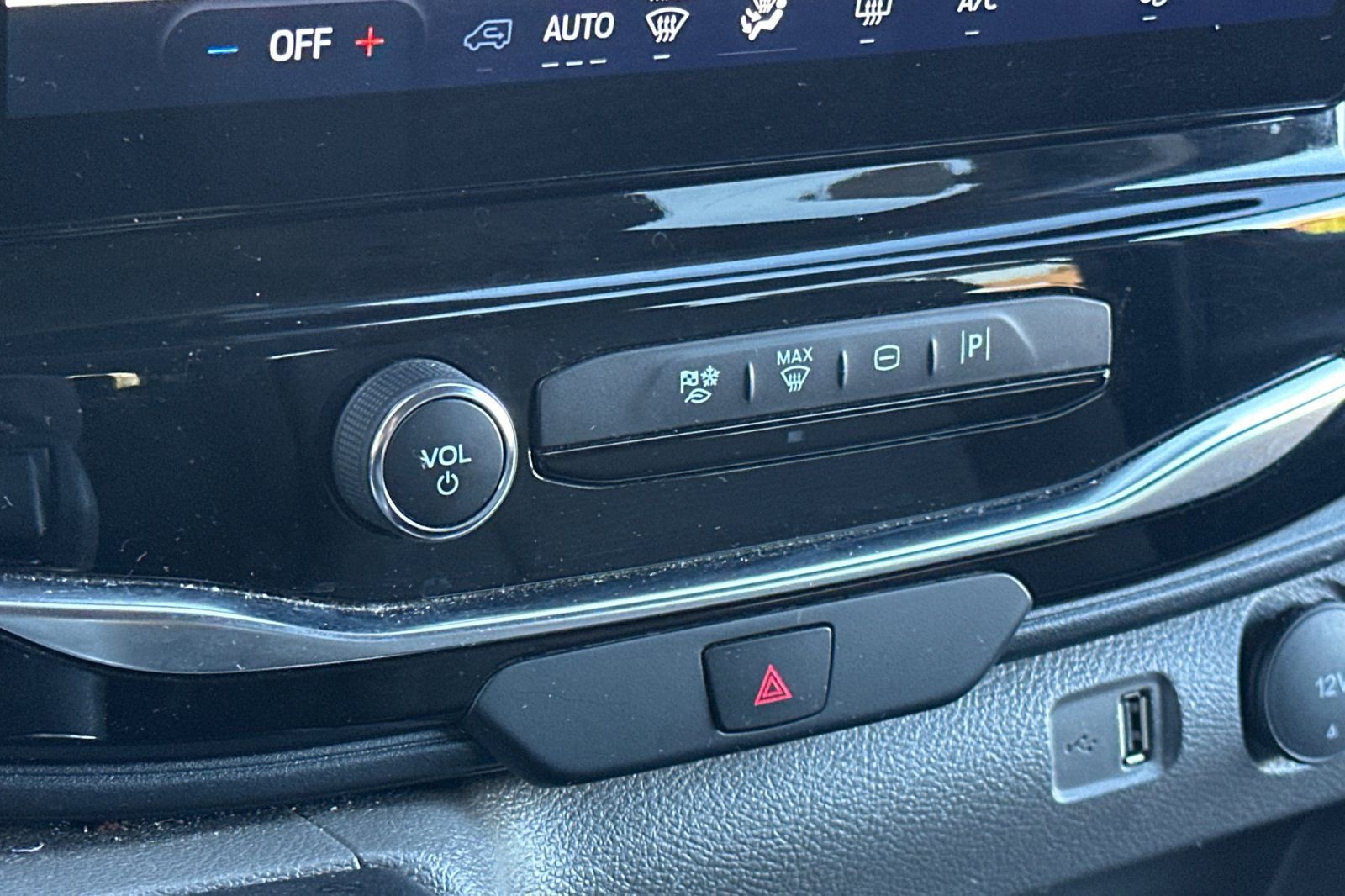 Used 2024 Ford Transit 350 XLT image 19