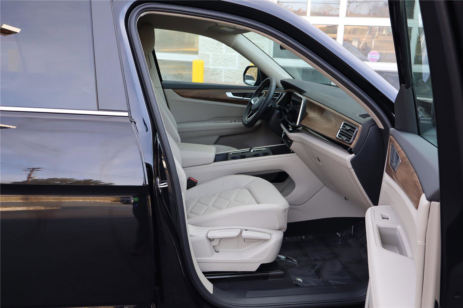 New 2026 Volkswagen Atlas SE image 27