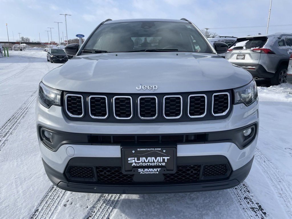 Used 2024 Jeep Compass Latitude image 23