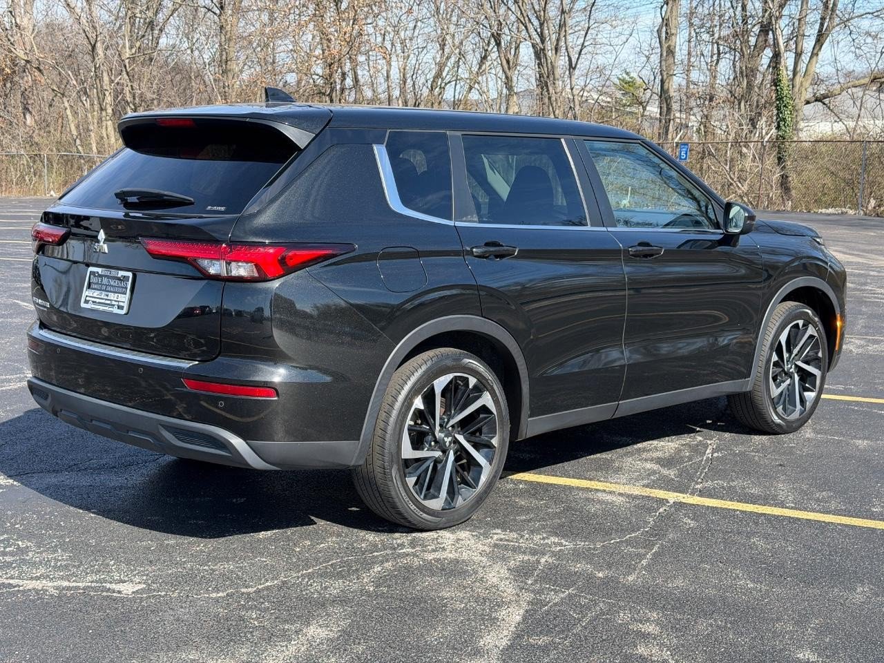 Used 2022 Mitsubishi Outlander ES image 3