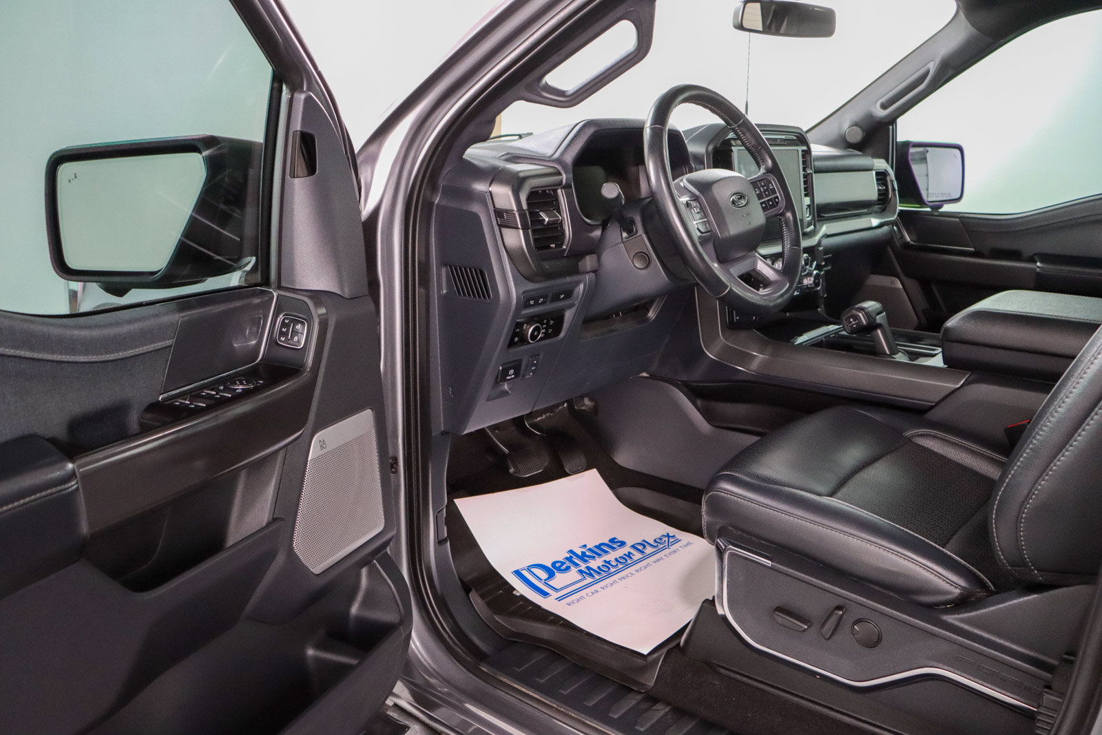 Used 2024 Ford F150 Lariat AWD/4WD image 3