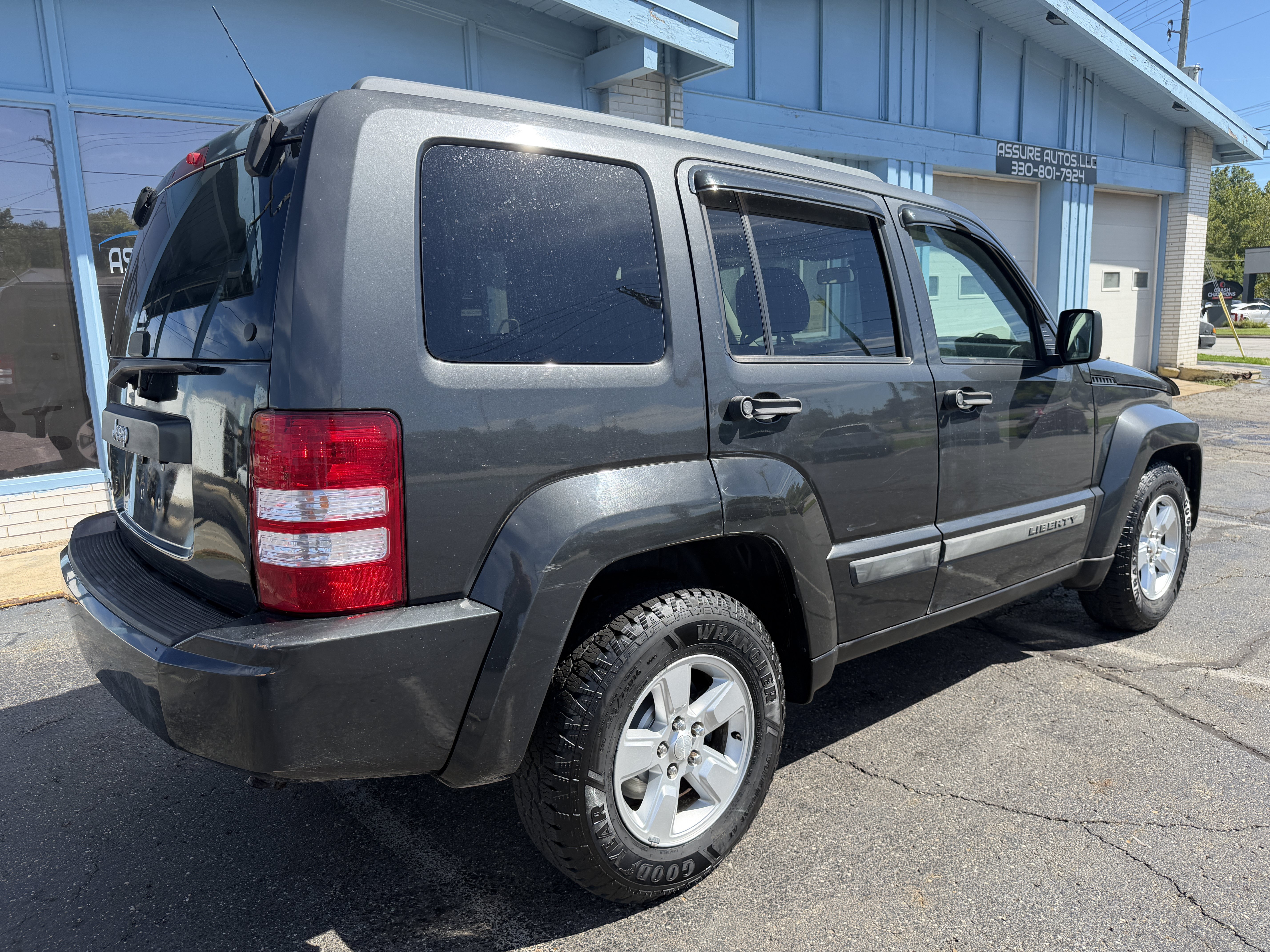 Used 2011 Jeep Liberty Sport AWD/4WD image 5