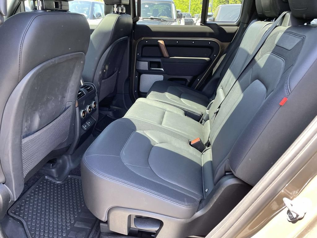 Certified 2023 Land Rover Defender 130 X-Dynamic SE AWD/4WD image 17