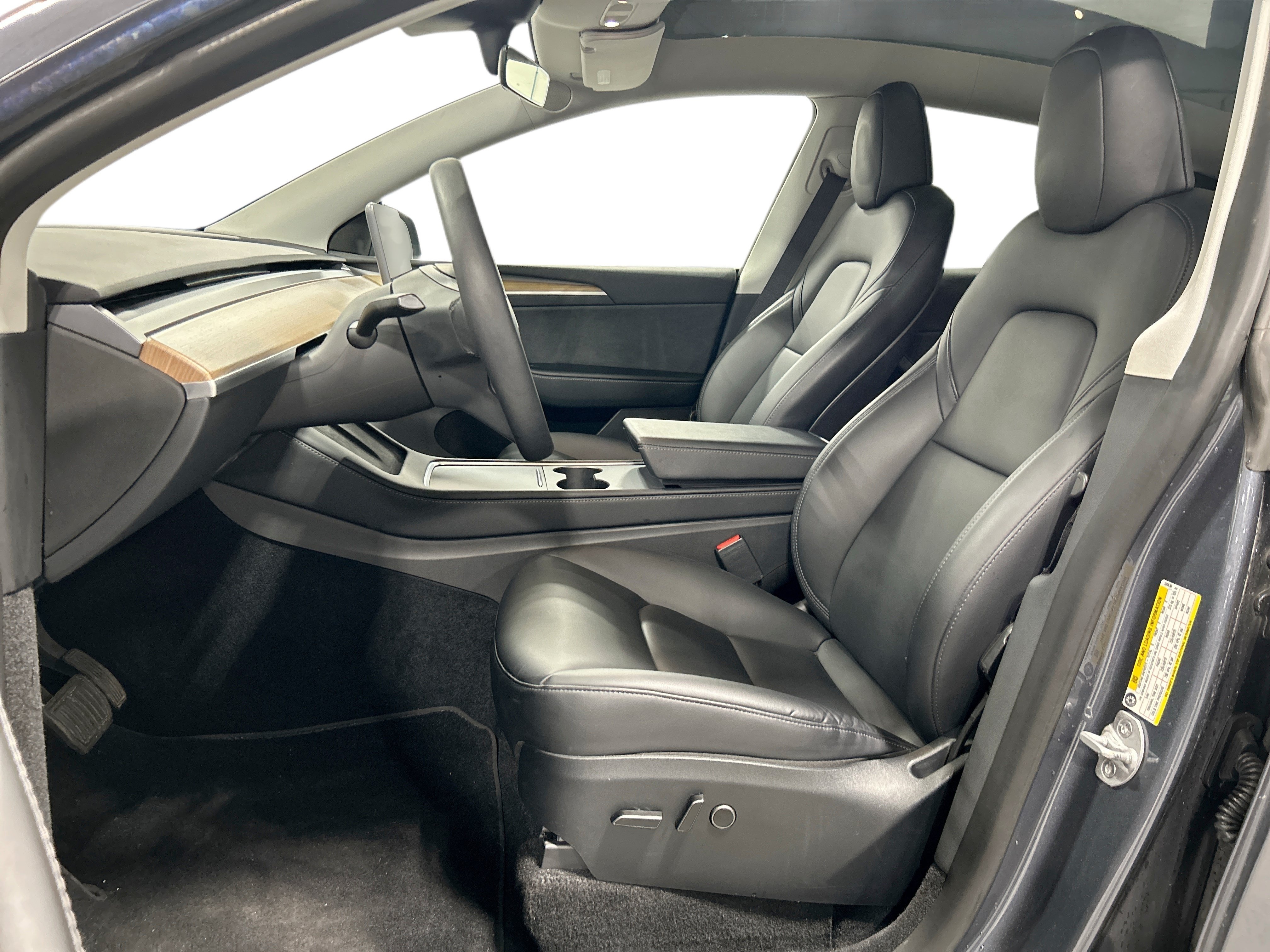 Certified 2023 Tesla Model Y AWD image 9