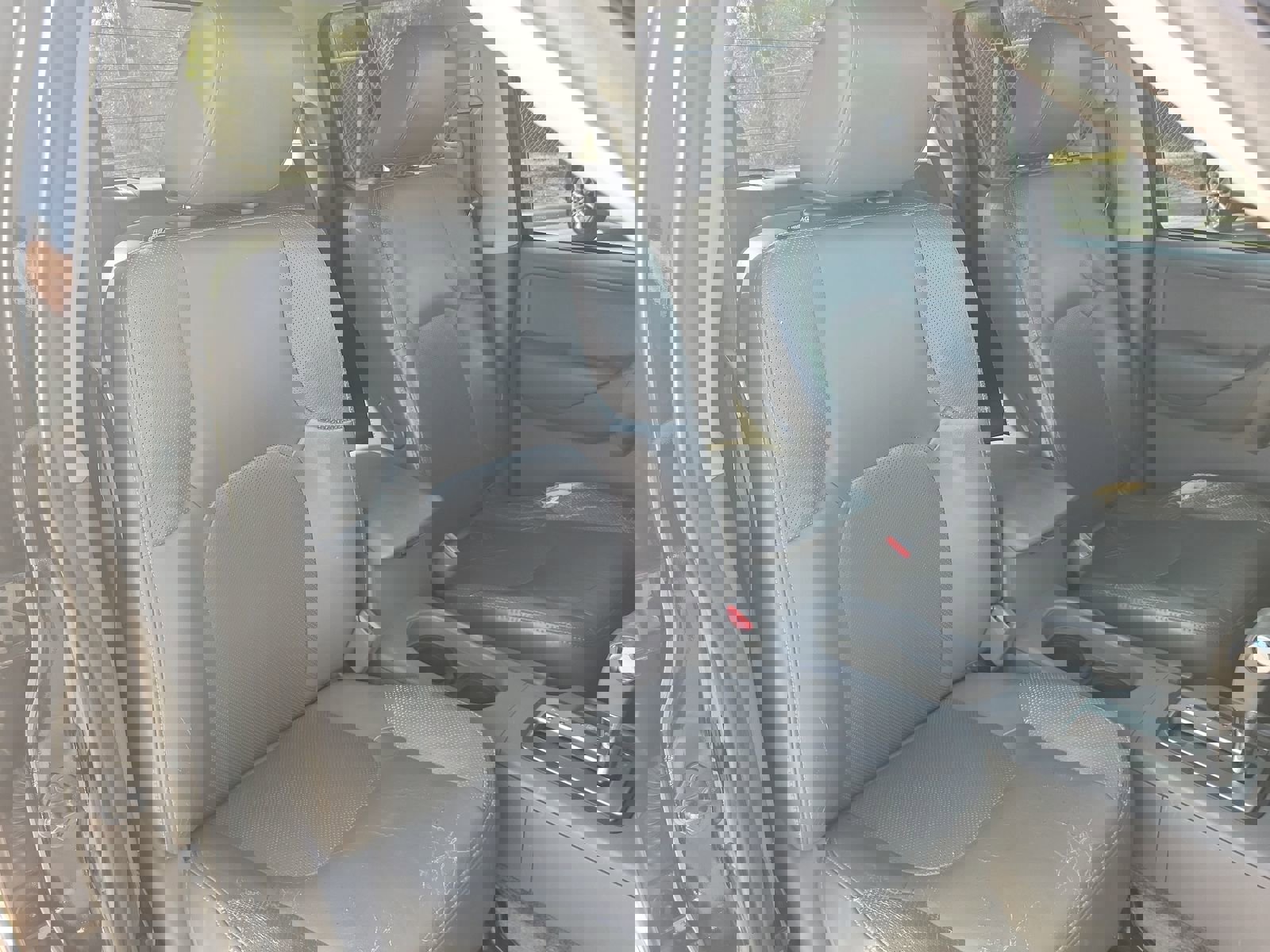 Used 2010 Nissan Frontier LE w/ LE Value Truck Pkg image 19