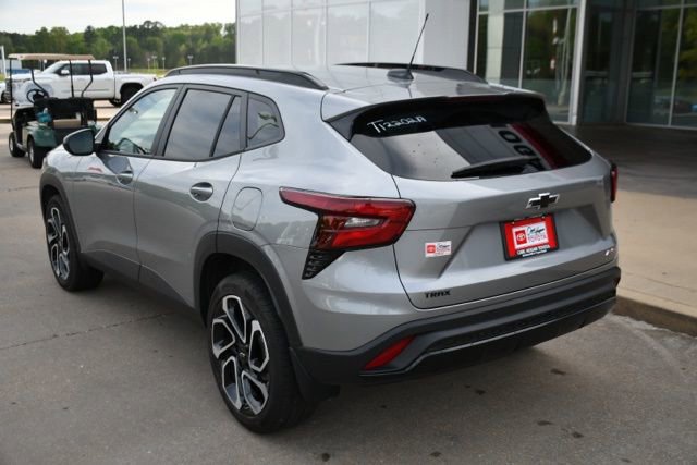 Used 2025 Chevrolet Trax RS image 3