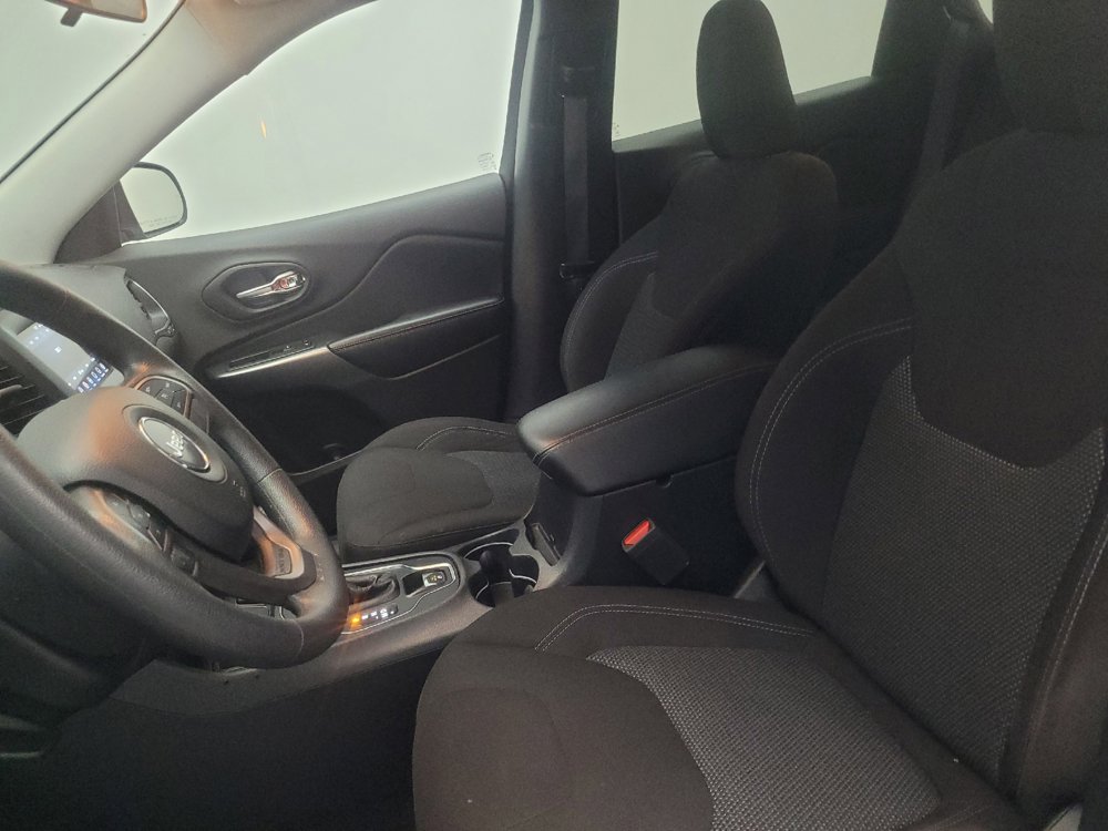 Used 2019 Jeep Cherokee Latitude w/ Popular Appearance Group FWD image 17
