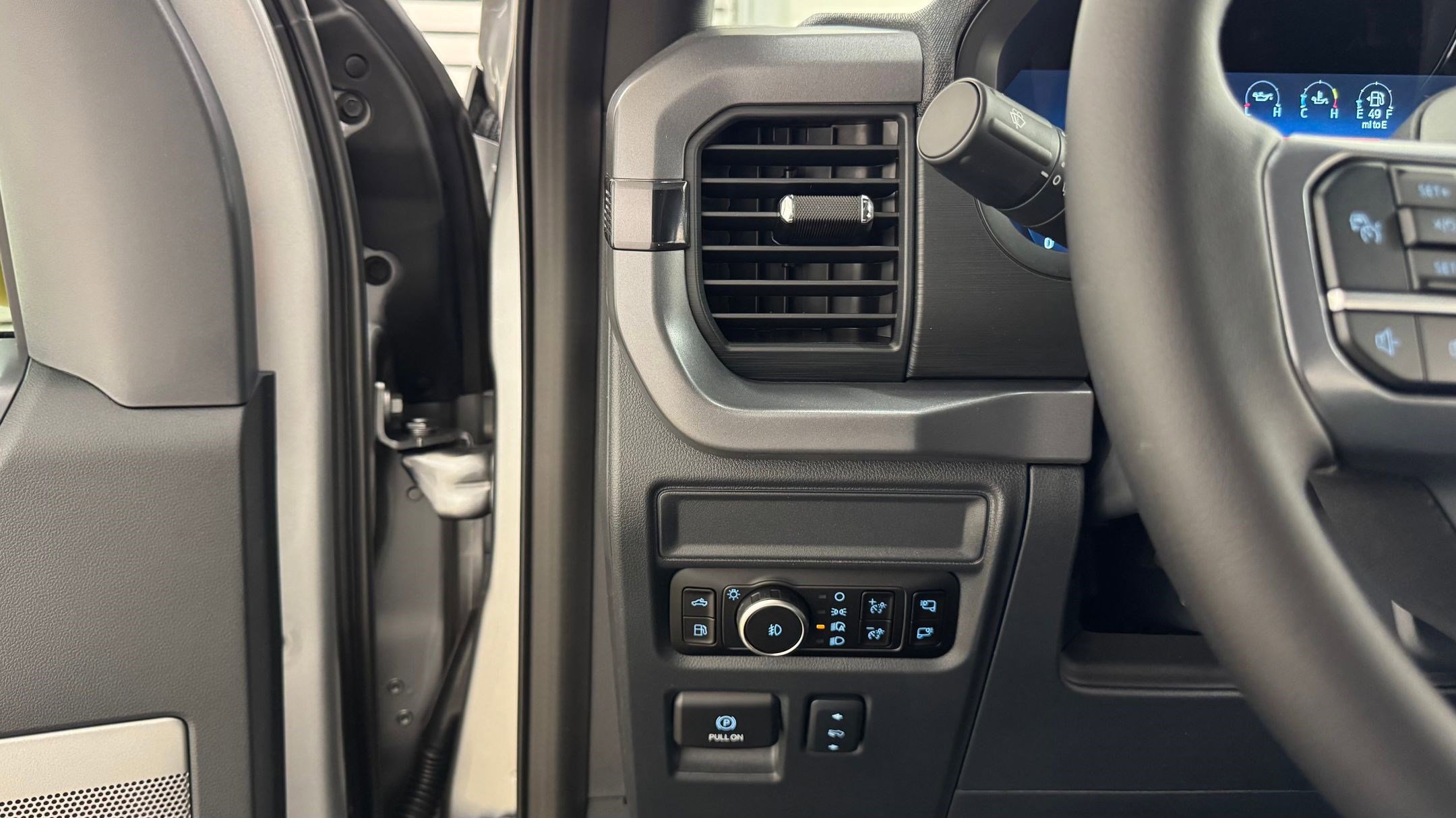 New 2025 Ford F150 XLT w/ Equipment Group 303A High image 32