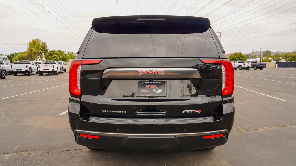 Used 2023 GMC Yukon AT4 w/ AT4 Premium Package AWD/4WD image 11