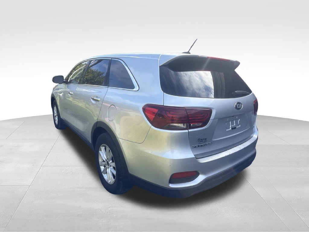 Used 2019 Kia Sorento L FWD image 3
