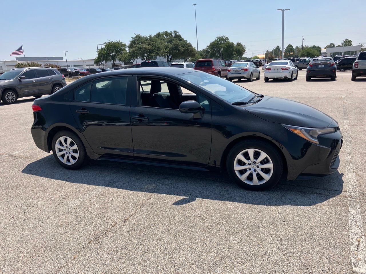 Used 2025 Toyota Corolla LE FWD image 3