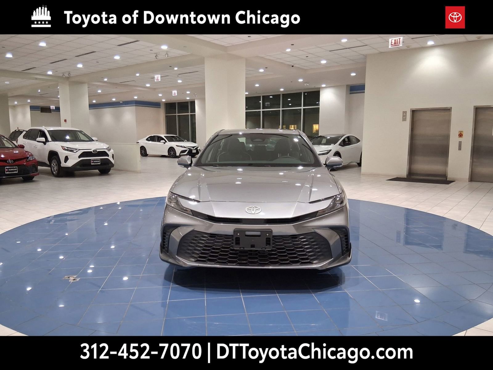 Used 2025 Toyota Camry SE w/ Convenience Package image 2