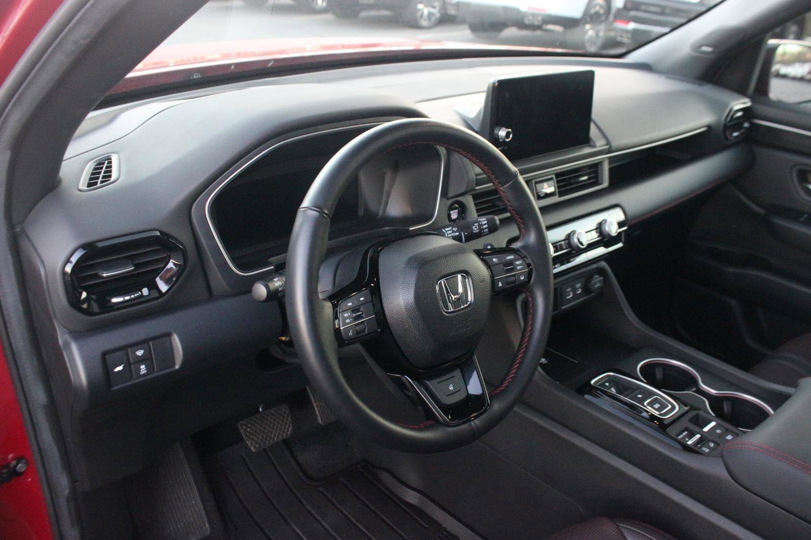 Used 2025 Honda Pilot Black Edition image 17