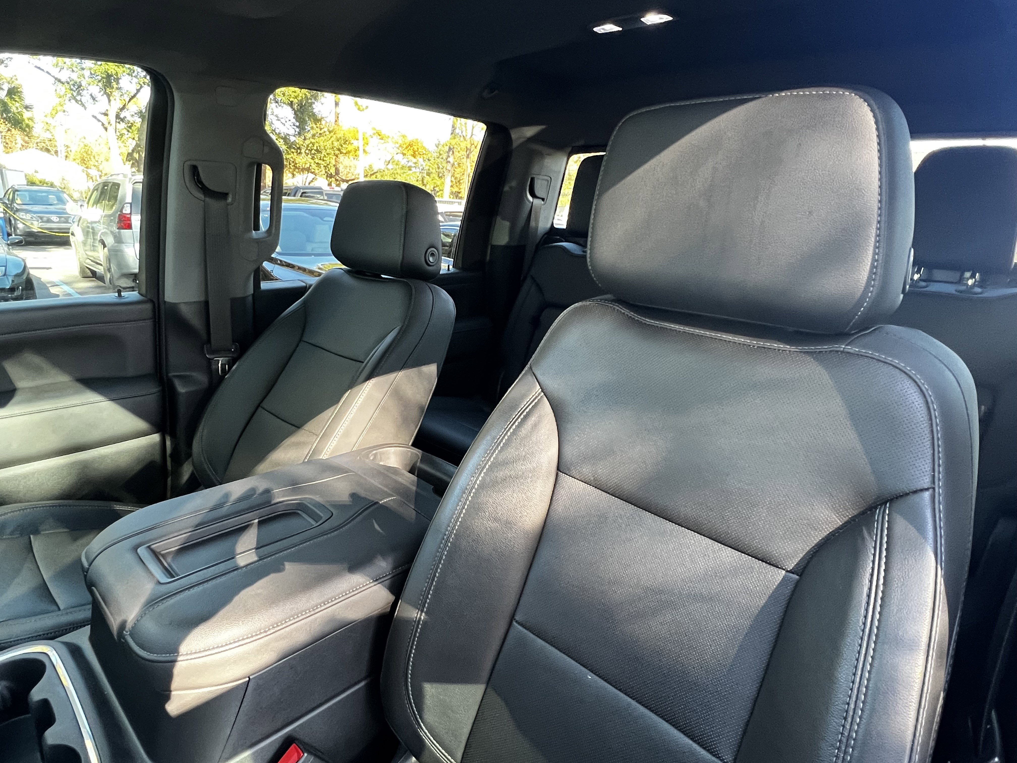 Used 2020 Chevrolet Silverado 2500 LTZ w/ LTZ Premium Package image 18