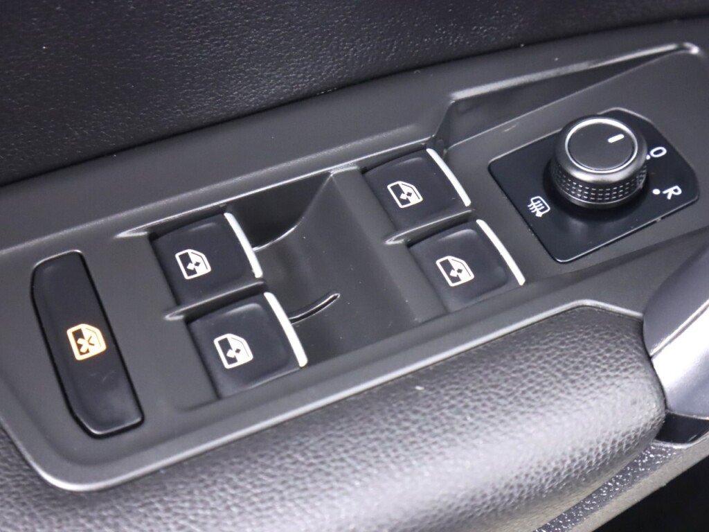 Used 2019 Volkswagen Tiguan SEL w/ 3rd Row Seat Package AWD/4WD image 32