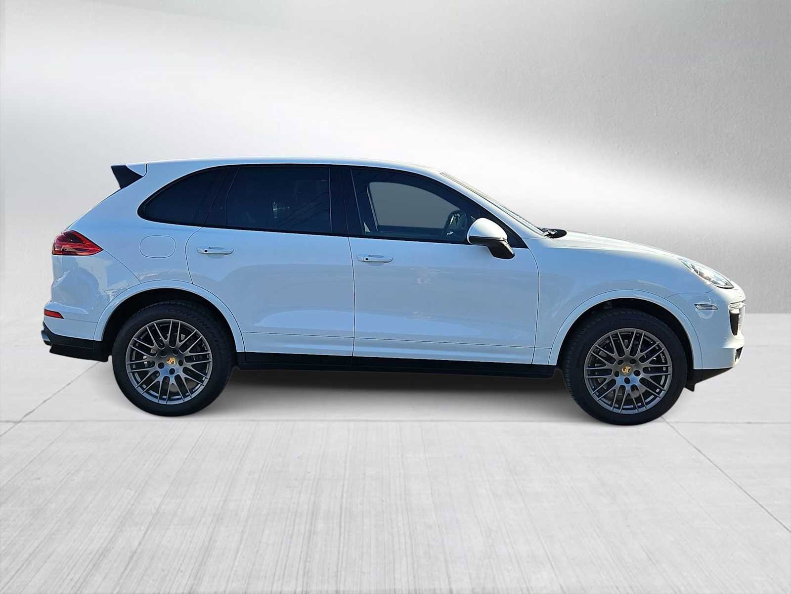 Used 2017 Porsche Cayenne image 9