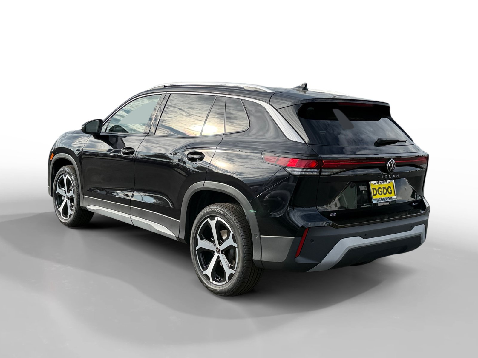 New 2026 Volkswagen Tiguan SE AWD/4WD image 3