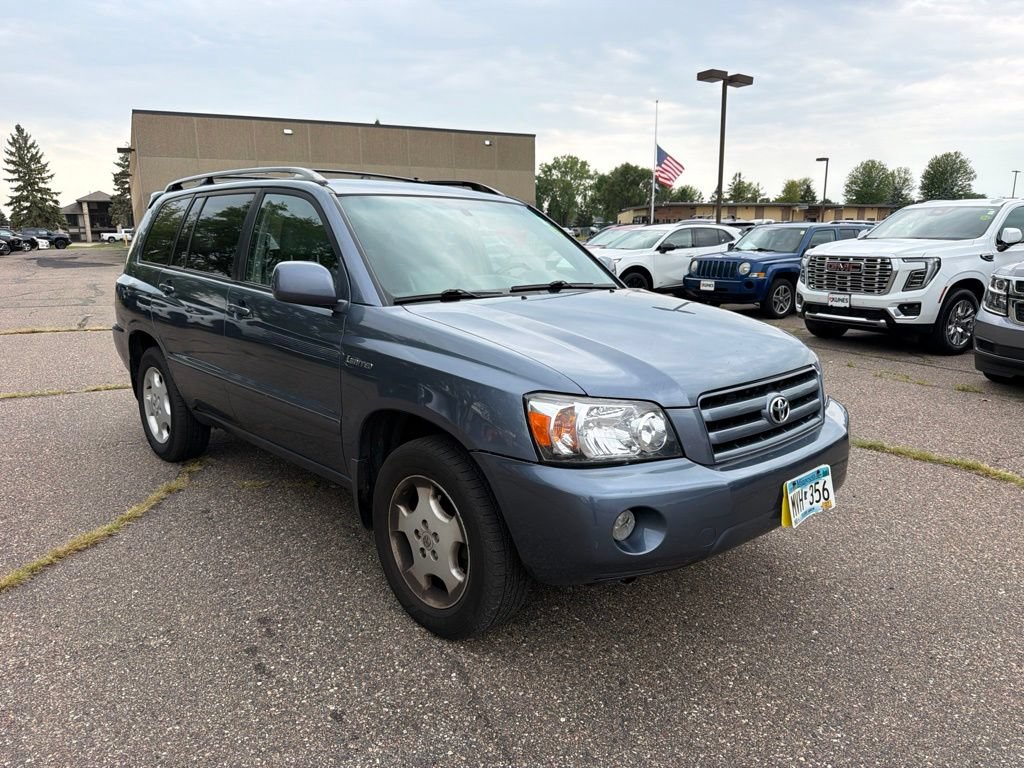 Used 2005 Toyota Highlander Limited w/ Leather Trim Pkg AWD/4WD image 3