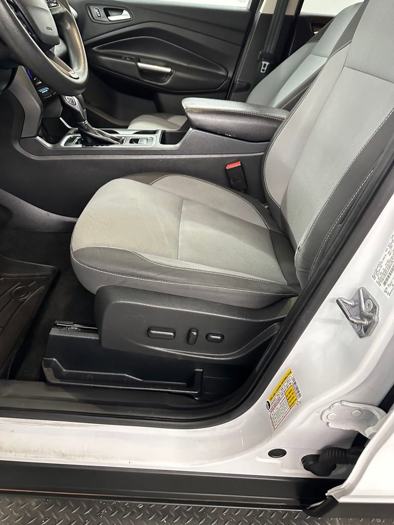 Used 2018 Ford Escape SE w/ SE Sync 3 Package AWD/4WD image 12