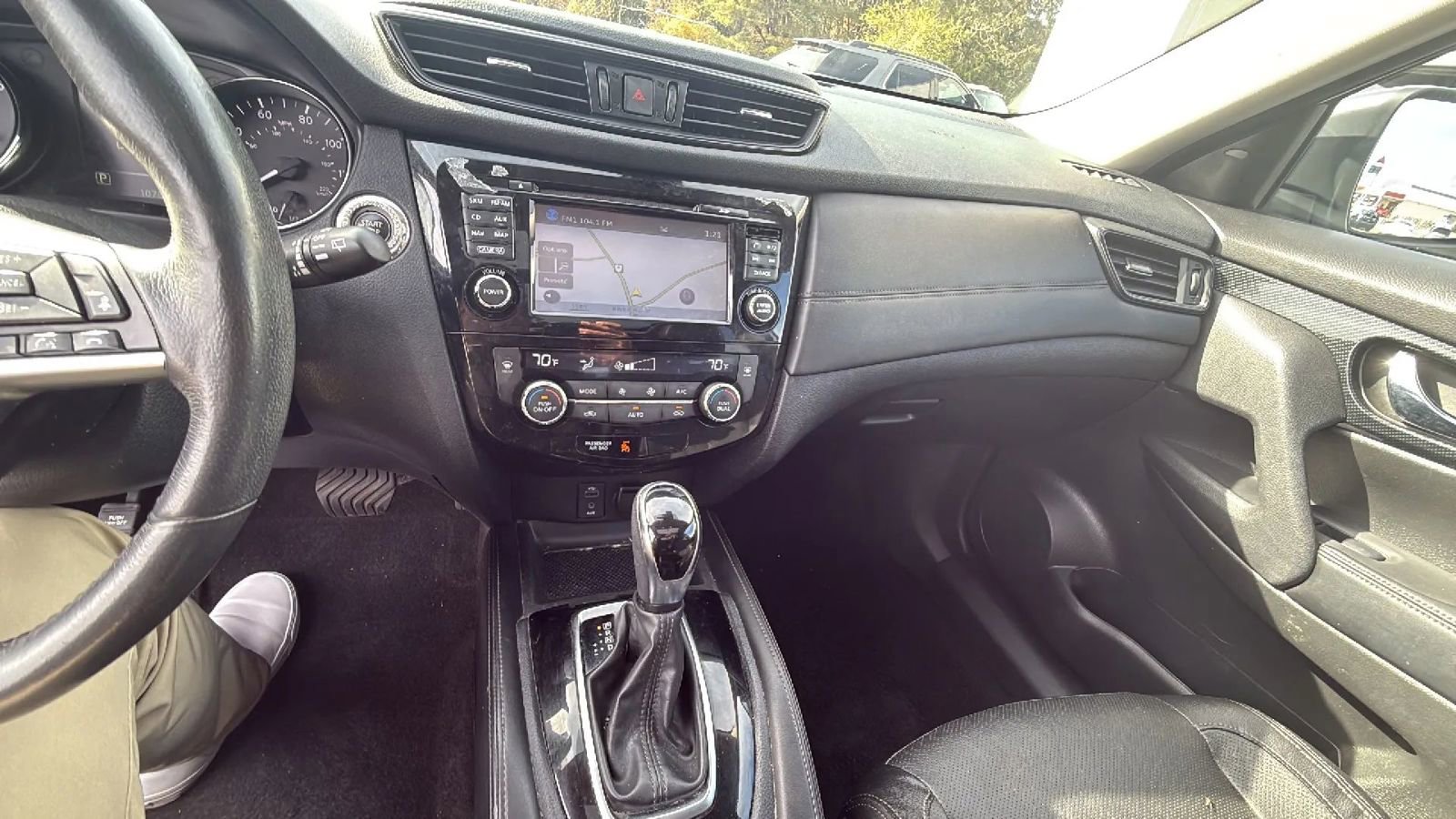 Used 2017 Nissan Rogue SL w/ SL Premium Package image 21