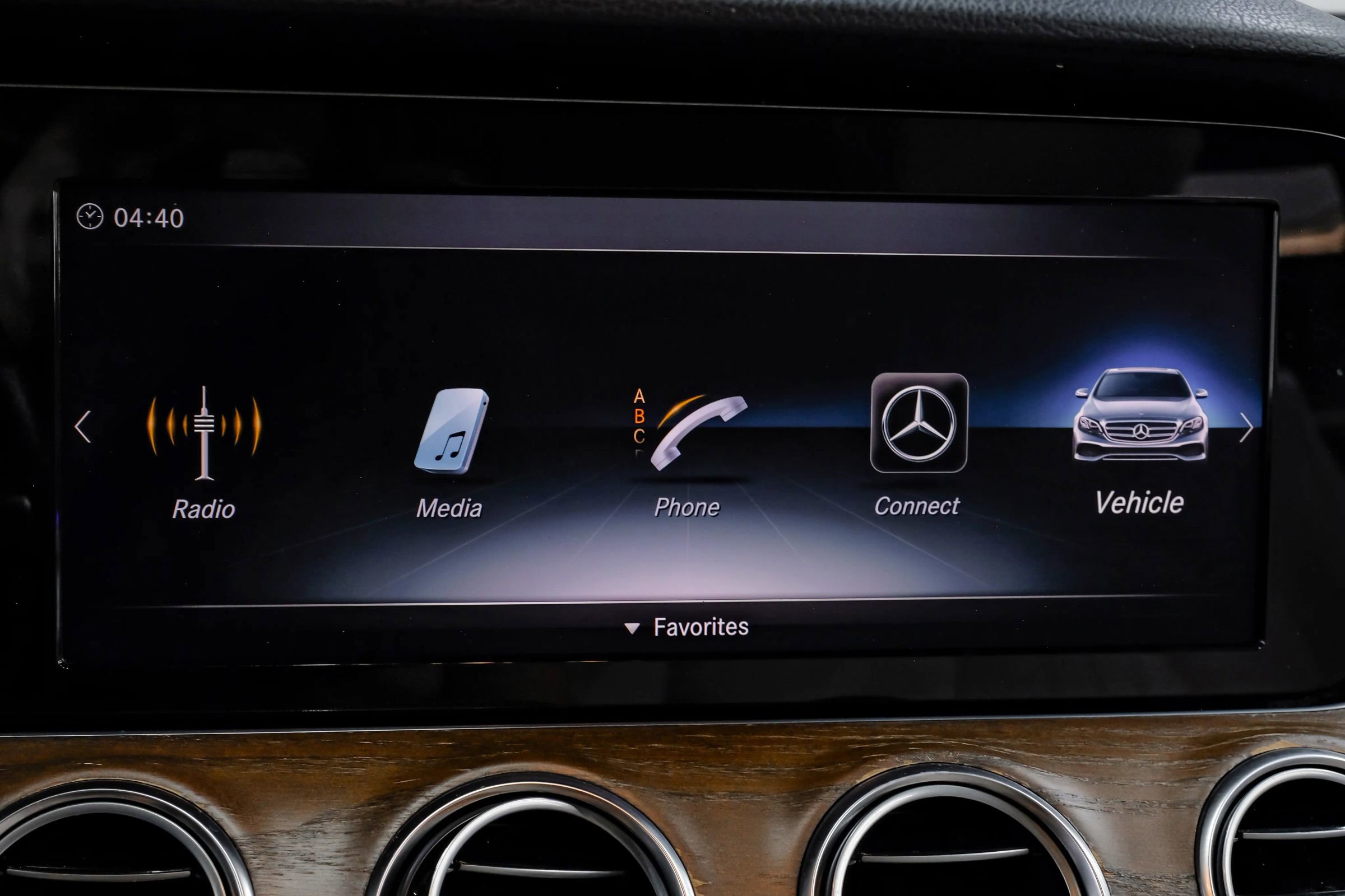 Used 2018 Mercedes-Benz E 300 w/ Premium 1 Package image 36