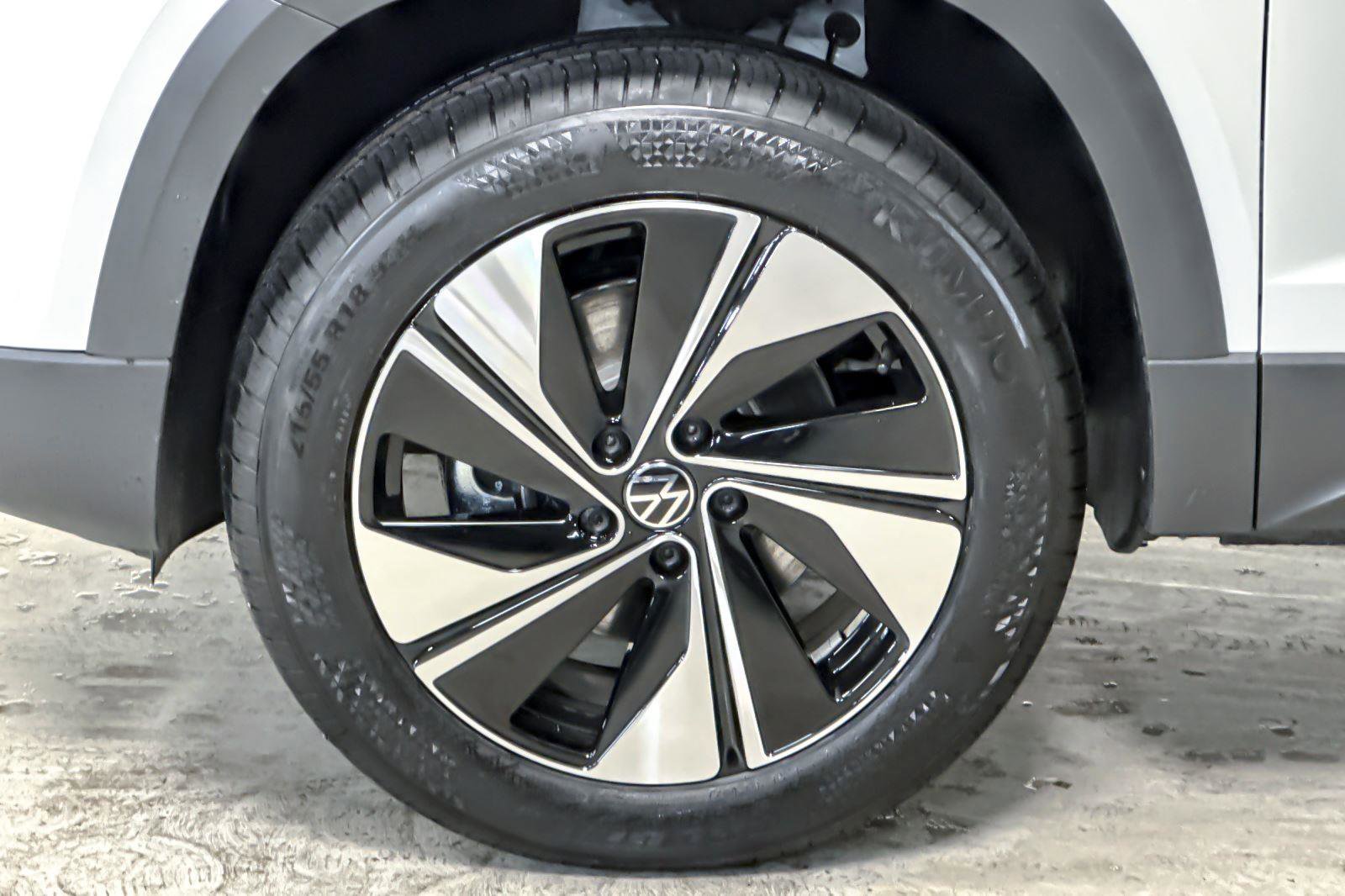 New 2026 Volkswagen Taos SE AWD/4WD image 24