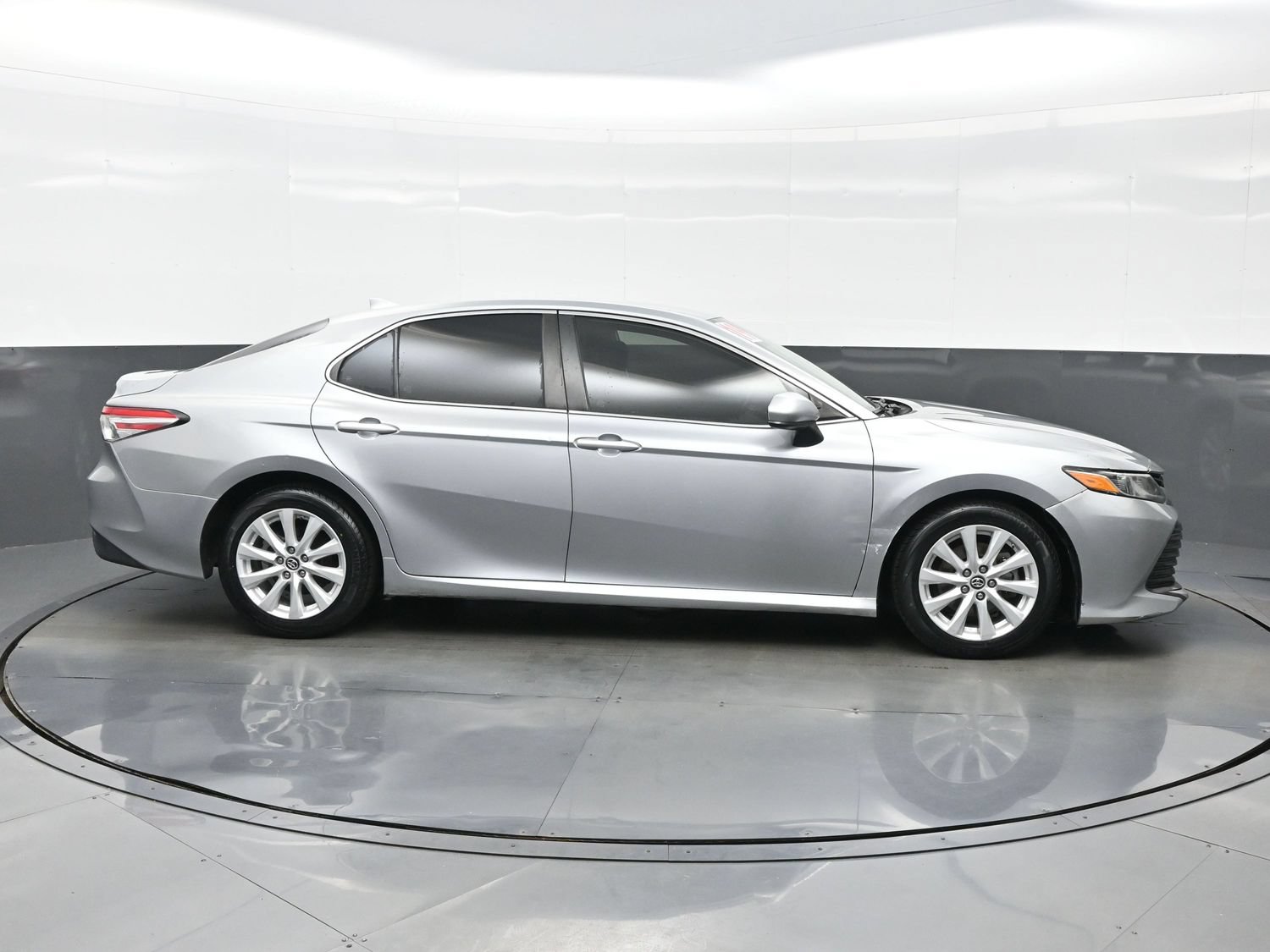 Used 2019 Toyota Camry LE FWD image 7