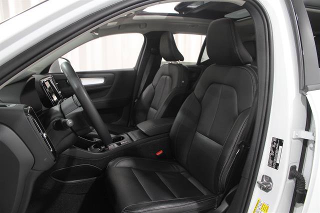 Used 2022 Volvo XC40 T5 Momentum w/ Premium Package AWD/4WD image 5