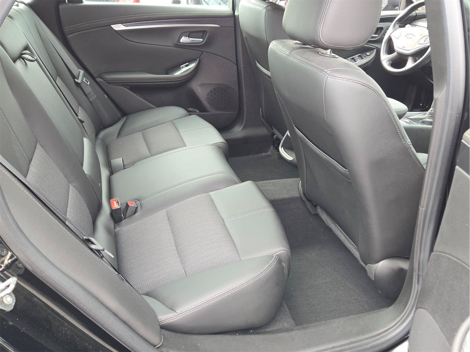 Used 2017 Chevrolet Impala LT w/ Convenience Package FWD image 9