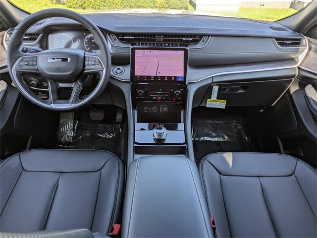 New 2025 Jeep Grand Cherokee Limited w/ Black Appearance Package image 14