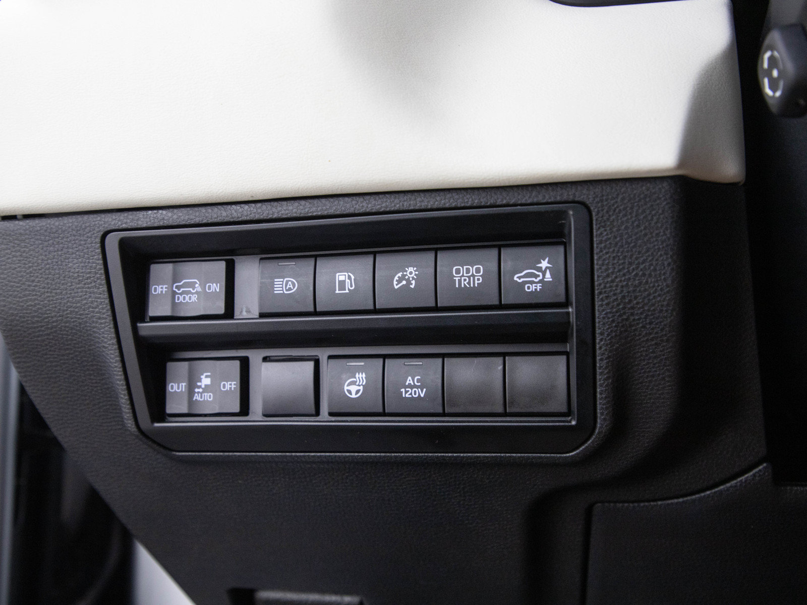 Used 2023 Toyota Sequoia Capstone AWD/4WD image 27